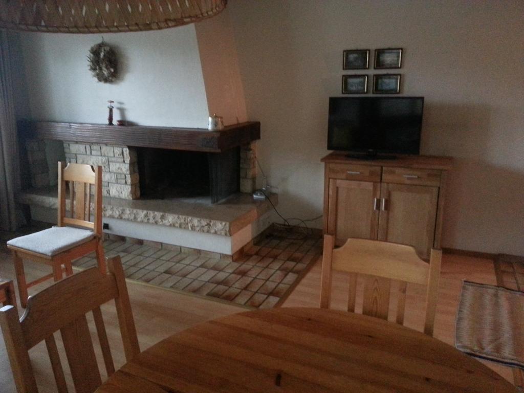 Wohnung Casa Hirundella Trin Szoba fotó